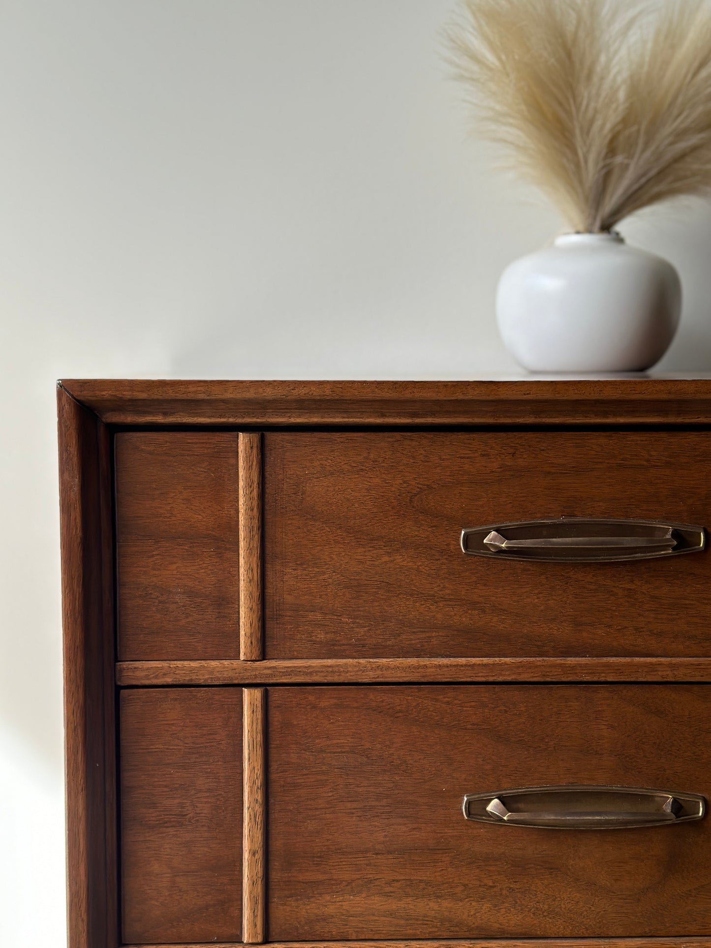Vintage Mid Century Modern 9 Drawer Dresser