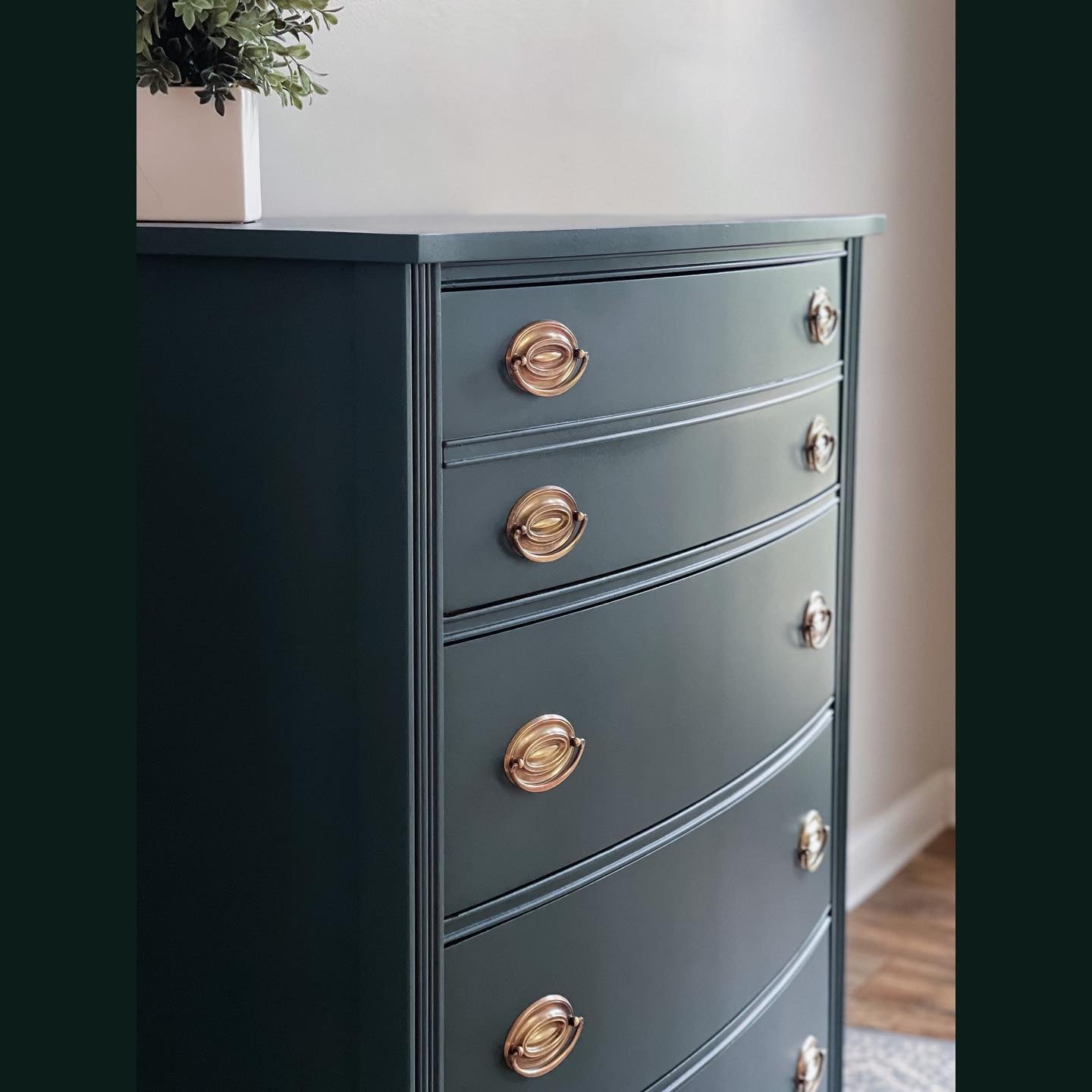 Hepplewhite Chest of Drawers